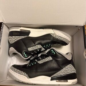 Air Jordan 3 Retro Green Glow Size 9